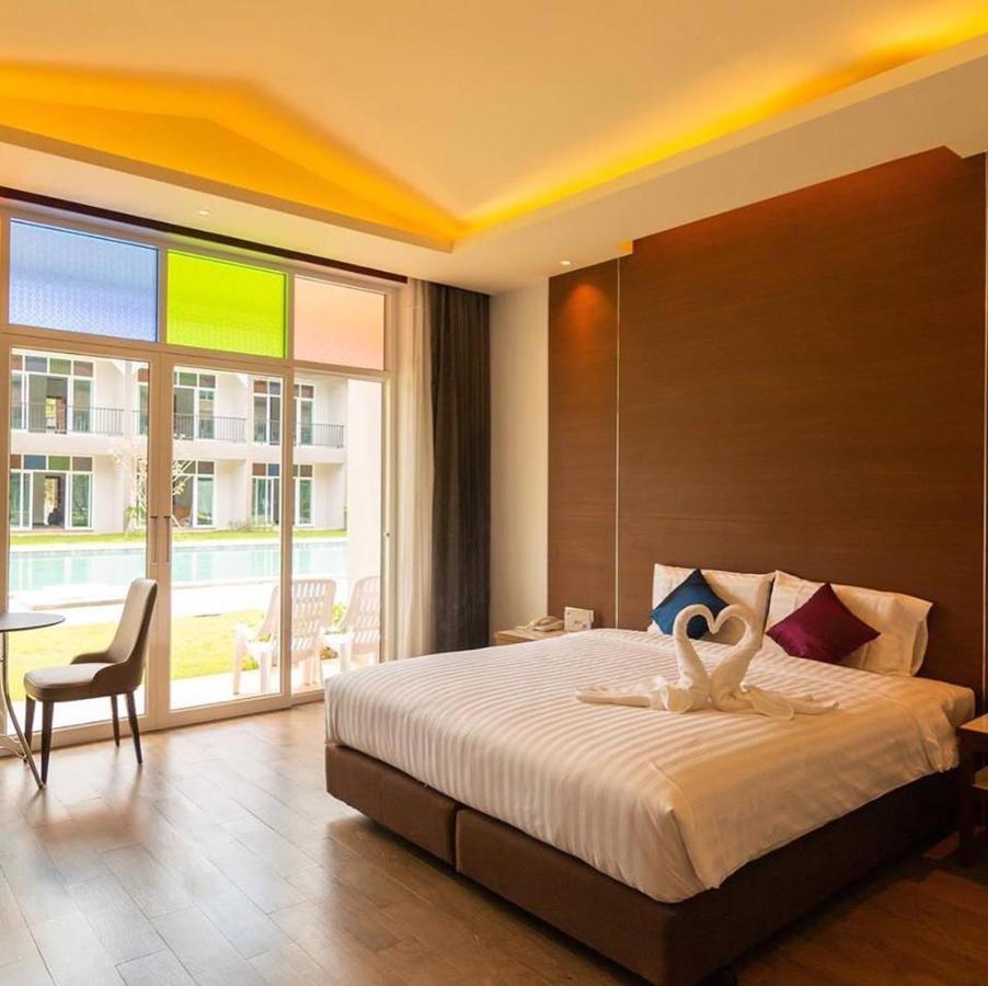 Deluxe Double Room Pool View