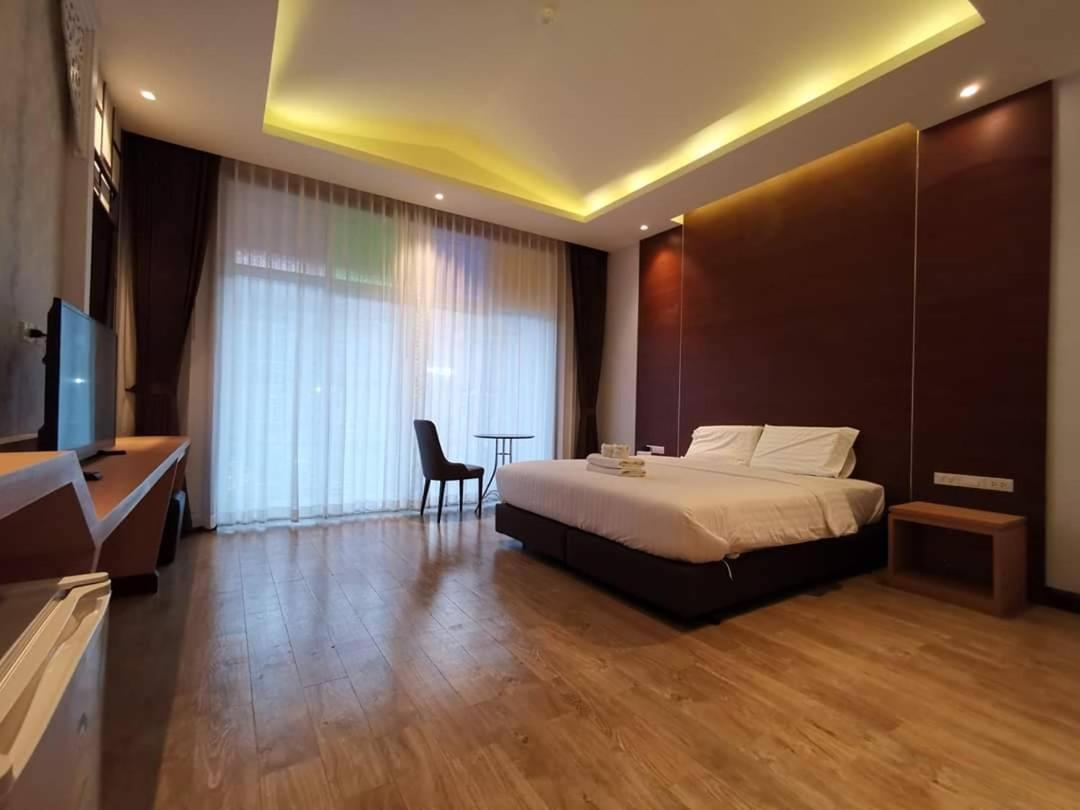 Deluxe Double Room Pool View