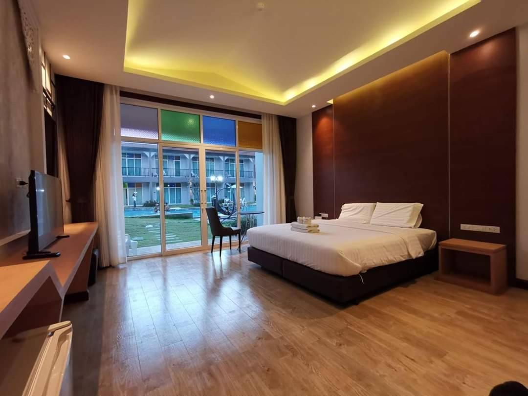 Deluxe Double Room Pool View