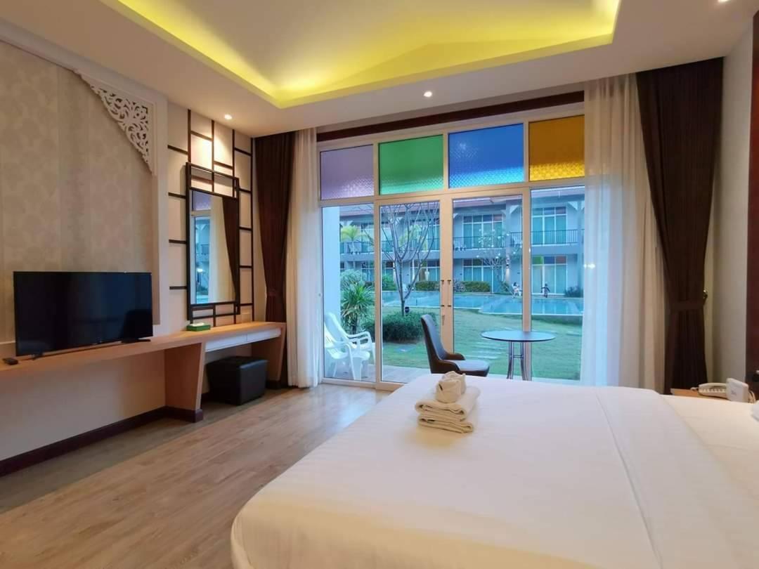 Deluxe Double Room Pool View